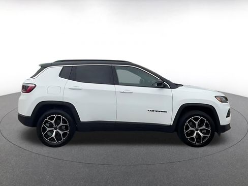 Used 2025 Jeep Compass Limited AWD/4WD image 16