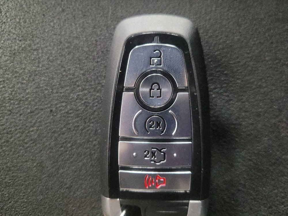 Used 2018 Ford Explorer XLT w/ Equipment Group 202A FWD image 32