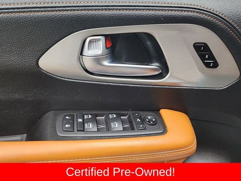 Used 2025 Chrysler Pacifica Pinnacle image 10