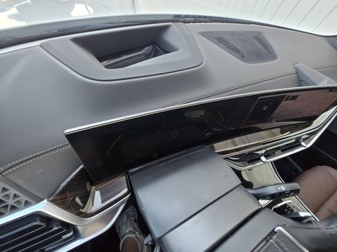 Used 2026 BMW X5 xDrive50e w/ Climate Comfort Package image 33