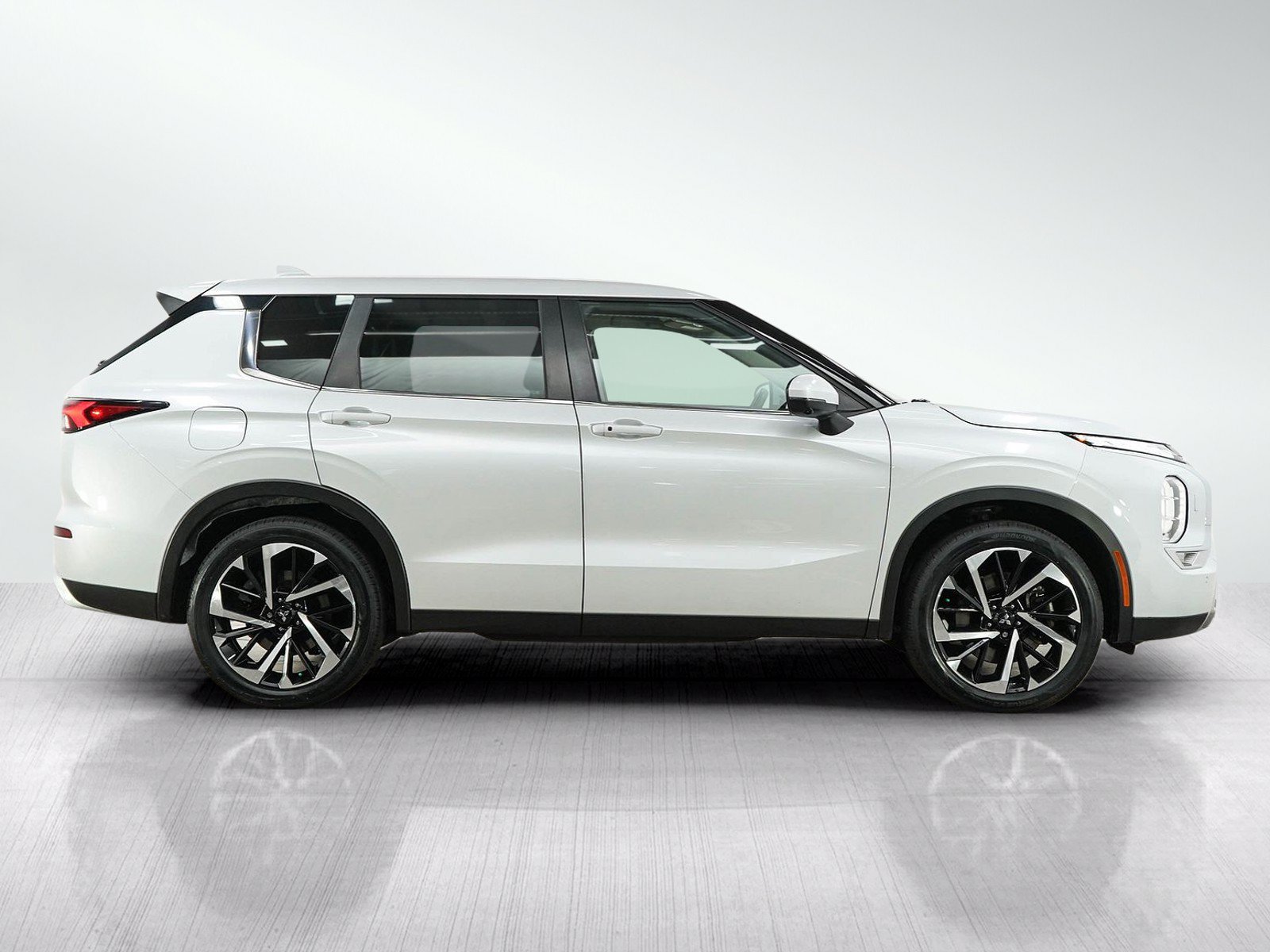 Used 2022 Mitsubishi Outlander SE AWD/4WD image 6