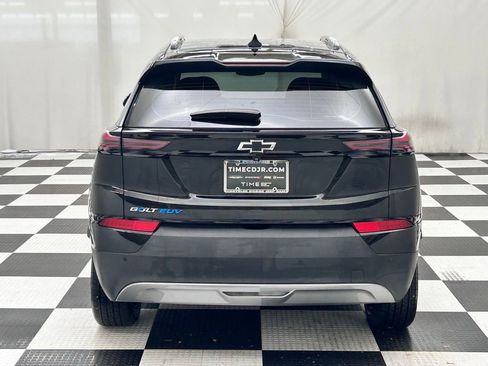 Used 2022 Chevrolet Bolt EUV LT w/ Convenience Package image 4