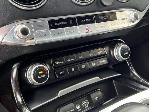 Used 2018 Kia Stinger GT2 image 28