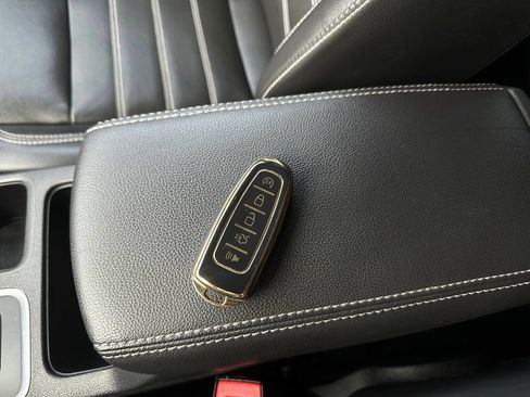 Used 2019 Ford Escape SEL image 31