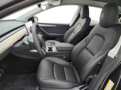 Used 2025 Tesla Model Y Long Range RWD image 16