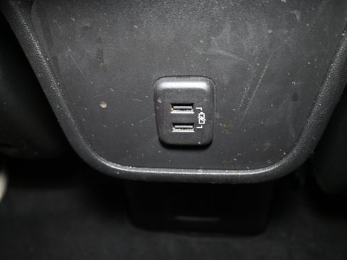 Used 2024 GMC Terrain SLE w/ Driver Convenience Package image 16