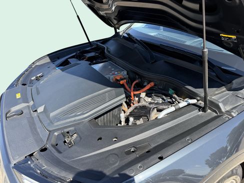 Used 2019 Audi e-tron Prestige w/ Prestige Package image 24