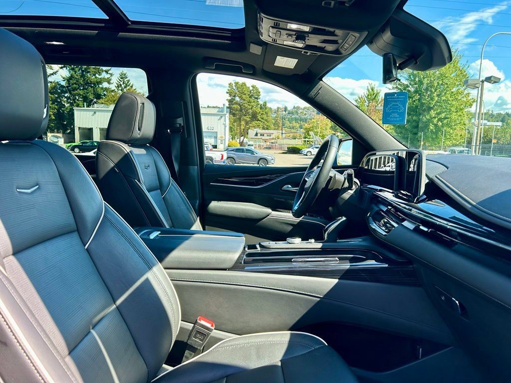 Used 2024 Cadillac Escalade Sport AWD/4WD image 18