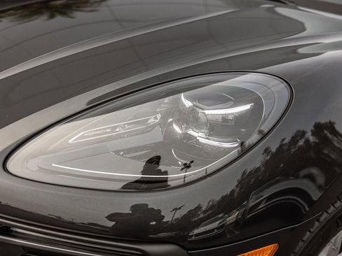 Certified 2025 Porsche Macan image 23