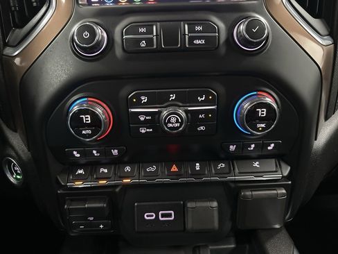 Used 2019 Chevrolet Silverado 1500 High Country w/ Technology Package image 26