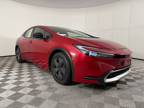Used 2024 Toyota Prius Prime FWD image 2