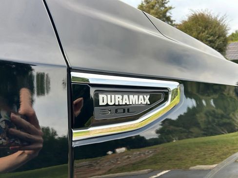 Used 2024 GMC Yukon XL SLT w/ SLT Premium Package RWD image 25