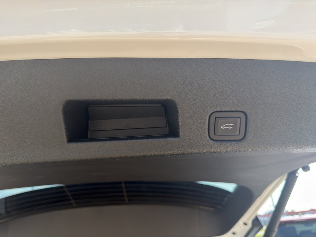 Used 2025 GMC Acadia Elevation FWD image 33