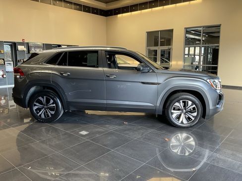 Used 2024 Volkswagen Atlas Cross Sport SE image 6