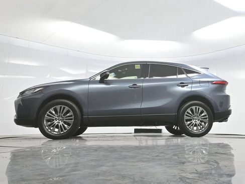 Used 2022 Toyota Venza XLE AWD/4WD image 7