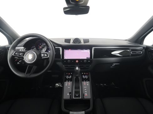 Used 2025 Porsche Macan image 13