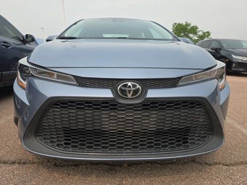 Used 2022 Toyota Corolla LE FWD image 2