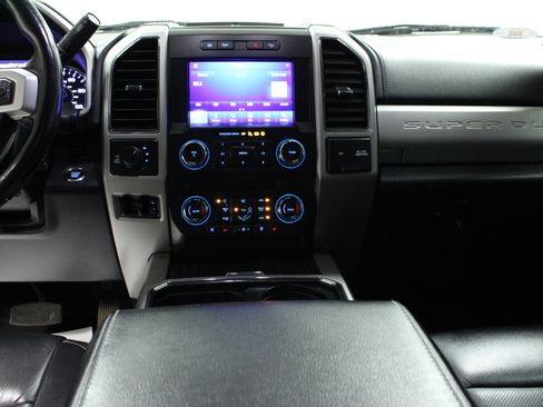 Used 2021 Ford F250 Lariat w/ Lariat Ultimate Package AWD/4WD image 18