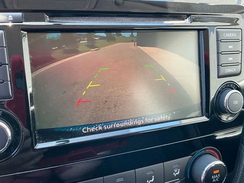 Used 2018 Nissan Rogue S AWD/4WD image 23