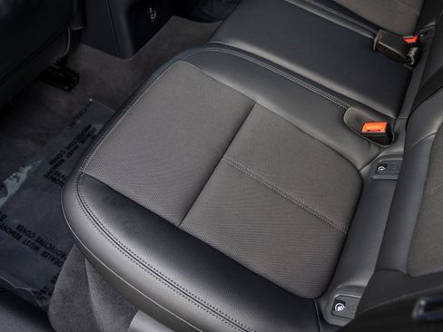 Certified 2025 Porsche Macan image 40