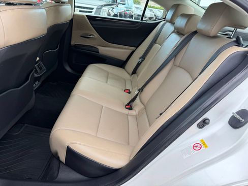 Used 2019 Lexus ES 350 w/ Premium Package FWD image 12
