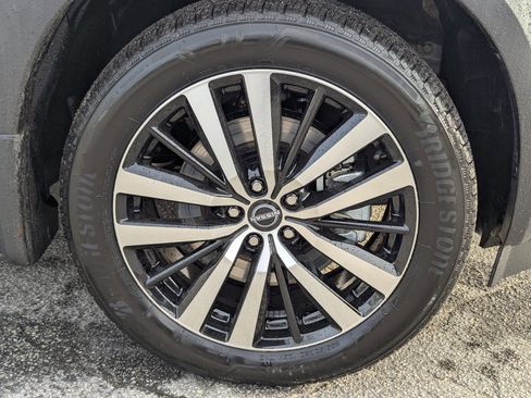 New 2025 Nissan Pathfinder Platinum image 9