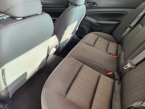 Used 2024 Nissan Altima 2.5 SV FWD image 32