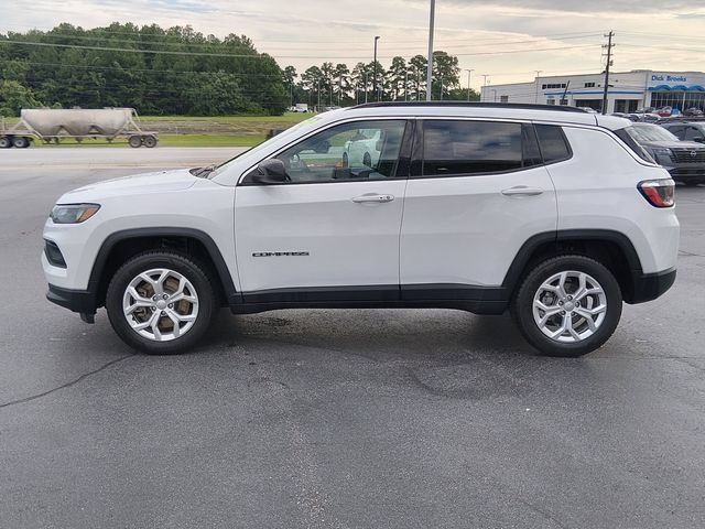Used 2024 Jeep Compass Latitude AWD/4WD image 6