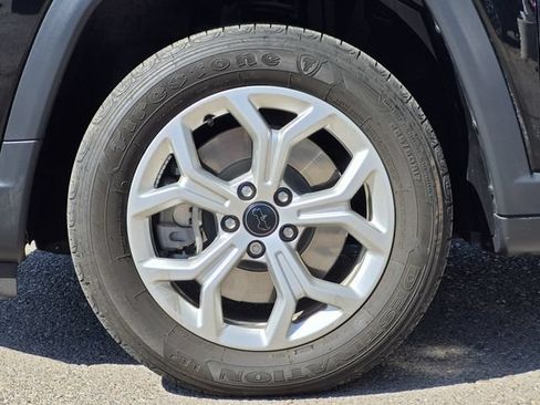 Used 2025 Jeep Compass Latitude AWD/4WD image 7