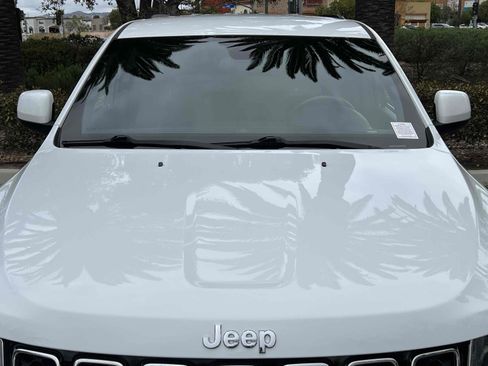 Used 2020 Jeep Grand Cherokee Laredo AWD/4WD image 48