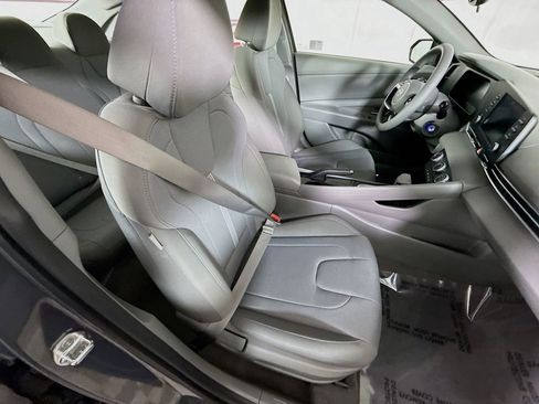 Certified 2024 Hyundai Elantra SE image 29
