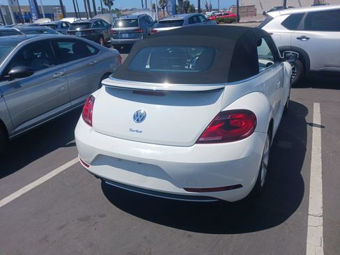 Used 2017 Volkswagen Beetle 1.8T Classic FWD image 3