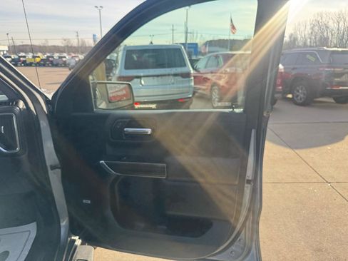 Used 2022 Chevrolet Silverado 1500 LT Trail Boss w/ Convenience Package II image 14