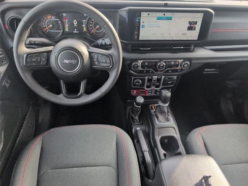 Used 2025 Jeep Wrangler Unlimited Rubicon AWD/4WD image 28