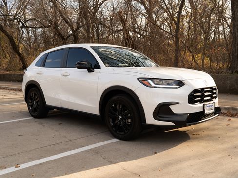 Used 2026 Honda HR-V Sport image 2