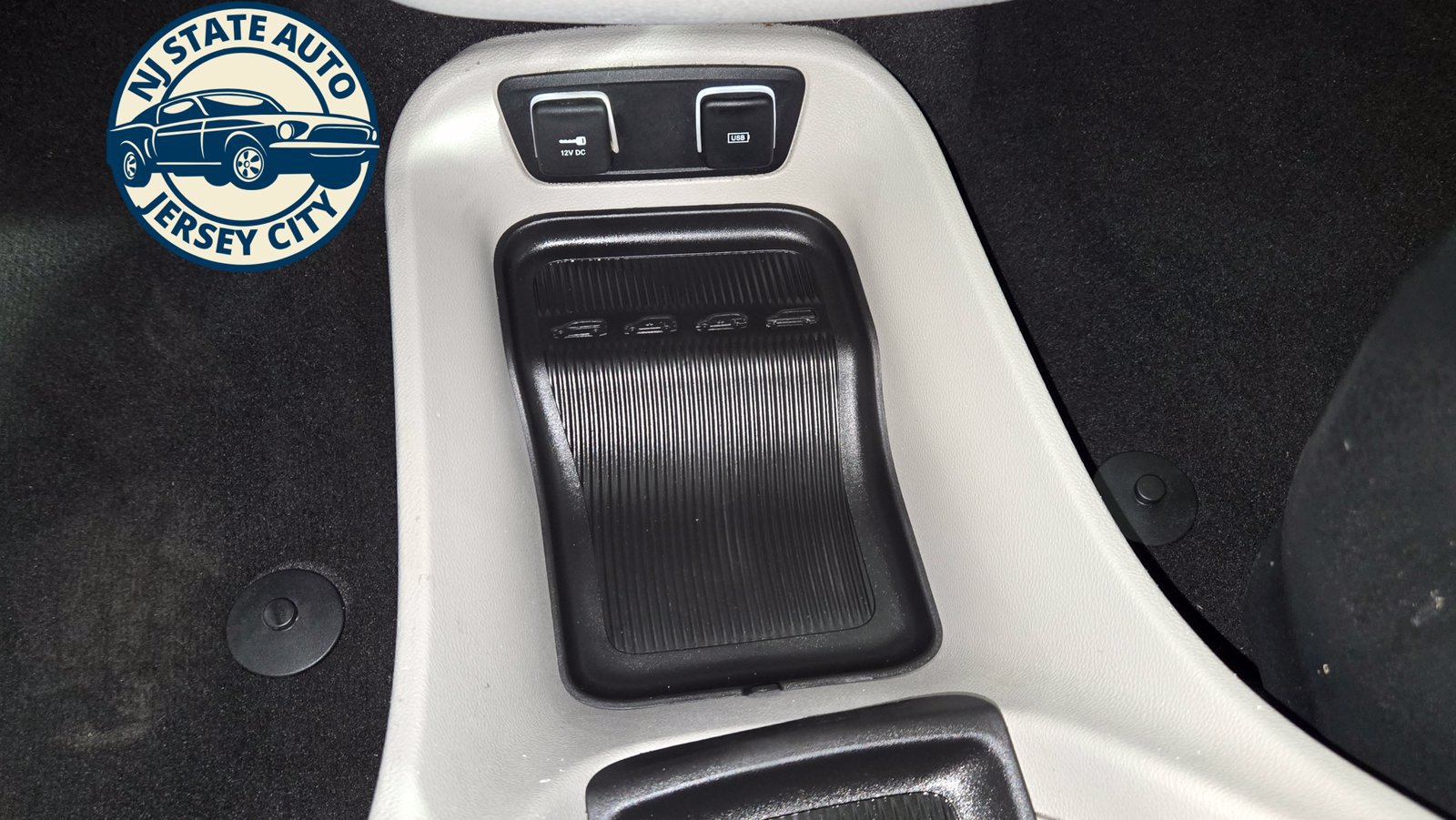 Used 2019 Chrysler Pacifica Touring-L FWD image 19