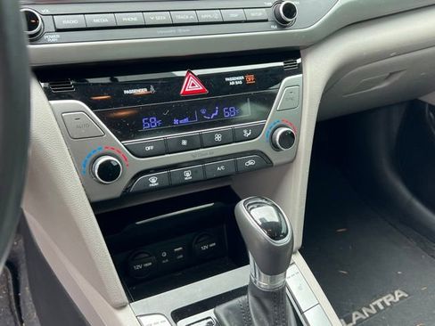 Used 2017 Hyundai Elantra SE w/ SE A/T Tech Package 03 FWD image 19