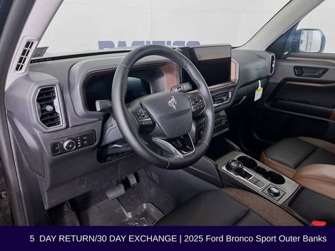Used 2025 Ford Bronco Sport Outer Banks AWD/4WD image 11