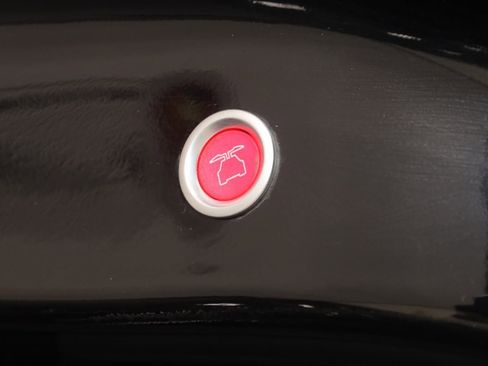 Used 2022 Tesla Model X image 19