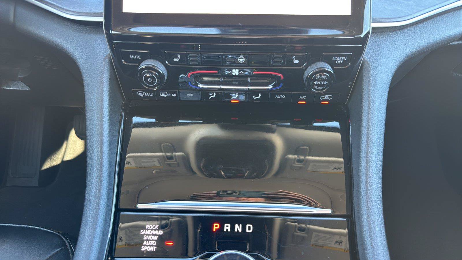 Used 2023 Jeep Grand Cherokee 4WD 4xe image 16