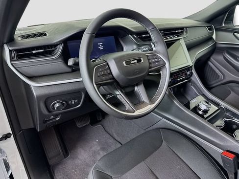 New 2026 Jeep Grand Cherokee L 4WD image 9