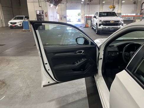 Used 2025 Honda Civic Sport image 18