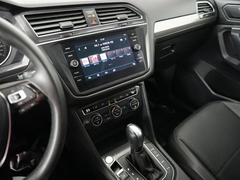 Used 2020 Volkswagen Tiguan SE image 23