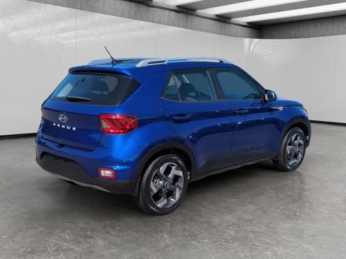 Used 2023 Hyundai Venue SEL FWD image 7