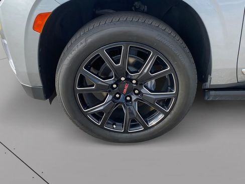 Used 2024 GMC Yukon XL Denali AWD/4WD image 8