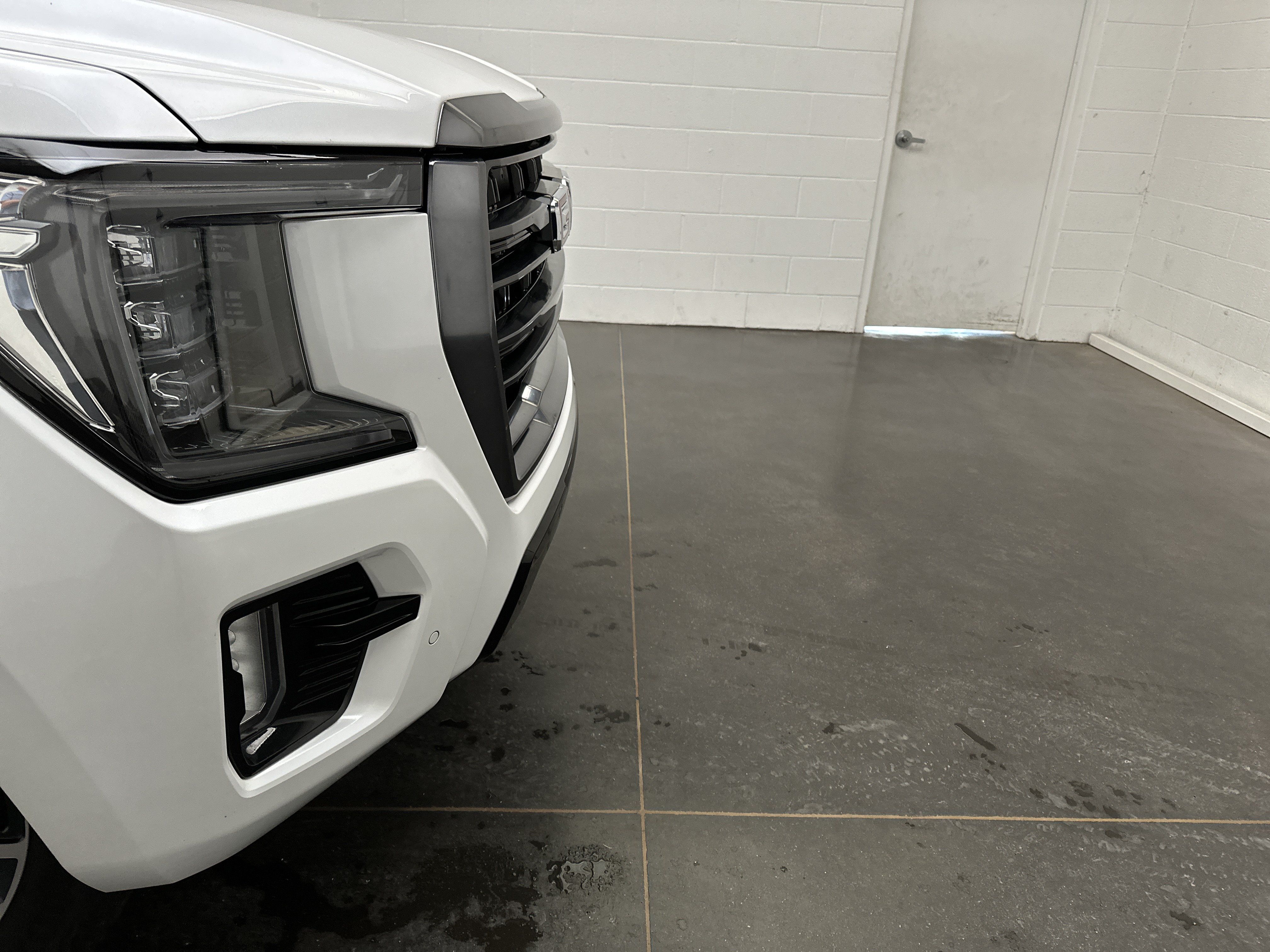 Used 2023 GMC Yukon AT4 w/ AT4 Premium Plus Package AWD/4WD image 2