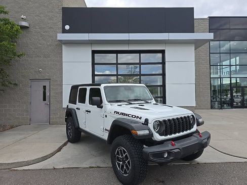 Used 2024 Jeep Wrangler Unlimited Rubicon AWD/4WD image 2