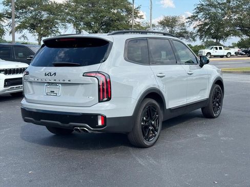 Certified 2025 Kia Telluride SX Prestige X-Line AWD/4WD image 3
