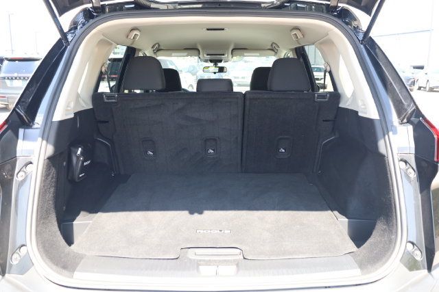 Used 2023 Nissan Rogue S AWD/4WD image 29