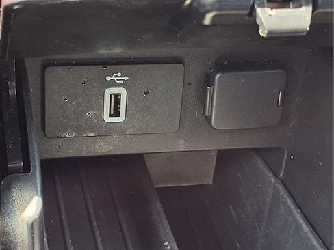 Certified 2019 Ford Explorer XLT w/ Equipment Group 202A AWD/4WD image 18